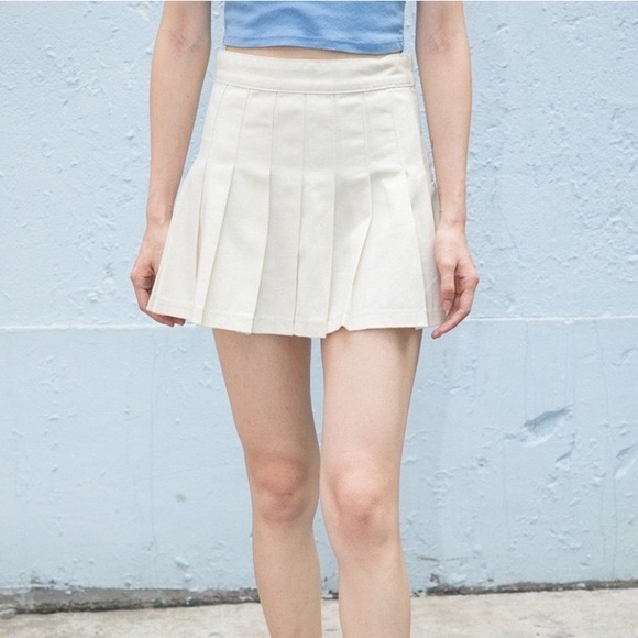 Brandy Melville Dresses & Skirts - Brandy Melville White Tennis Skirt - Size M